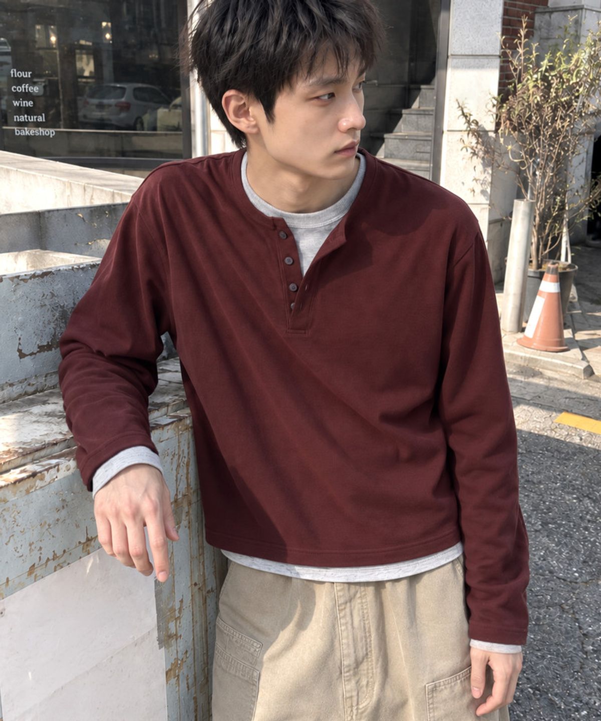 언더오프(UNDEROFF) 크롭 헨리넥 롱슬리브 티셔츠 버건디