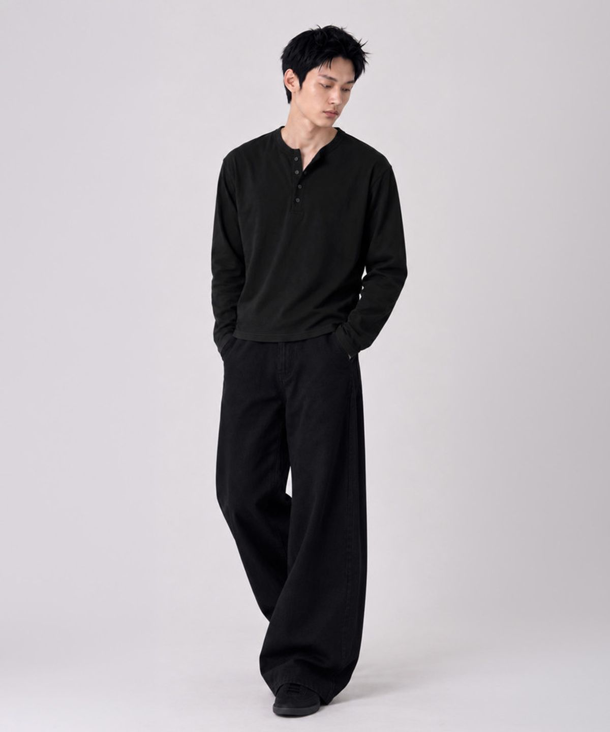 언더오프(UNDEROFF) 크롭 헨리넥 롱슬리브 티셔츠 블랙