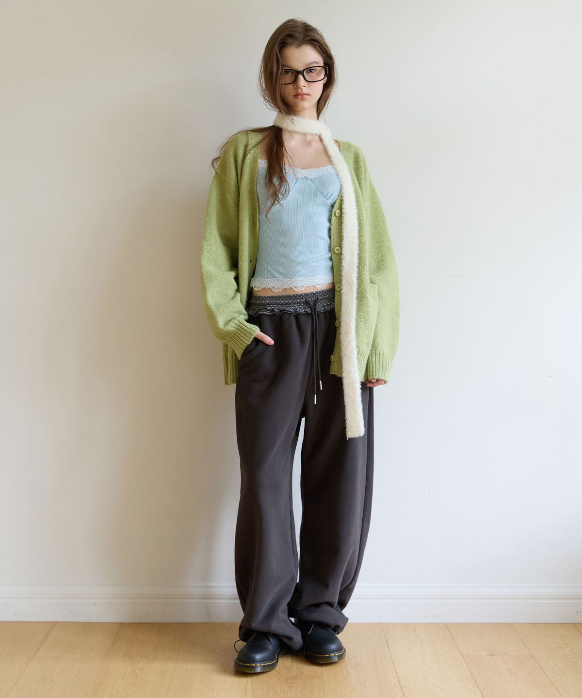 로라로라(ROLAROLA) DOT WAIST FRILL SWEAT PANTS DEEP GRAY