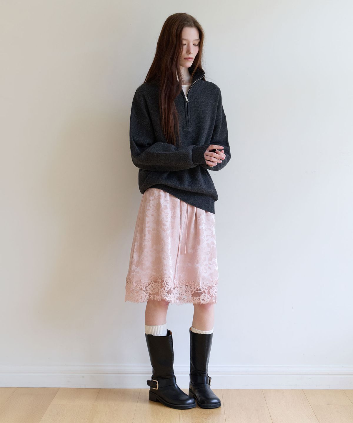 로라로라(ROLAROLA) FLORAL SATIN LACE MIDI SKIRT PINK