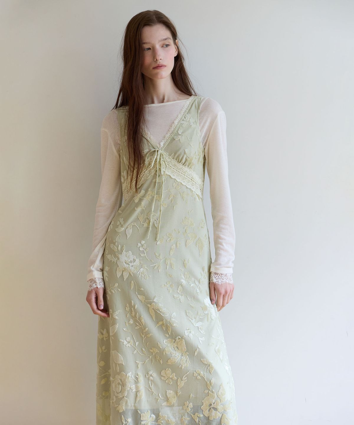 로라로라(ROLAROLA) VELVET FLORAL LAYERED DRESS APPLE GREEN