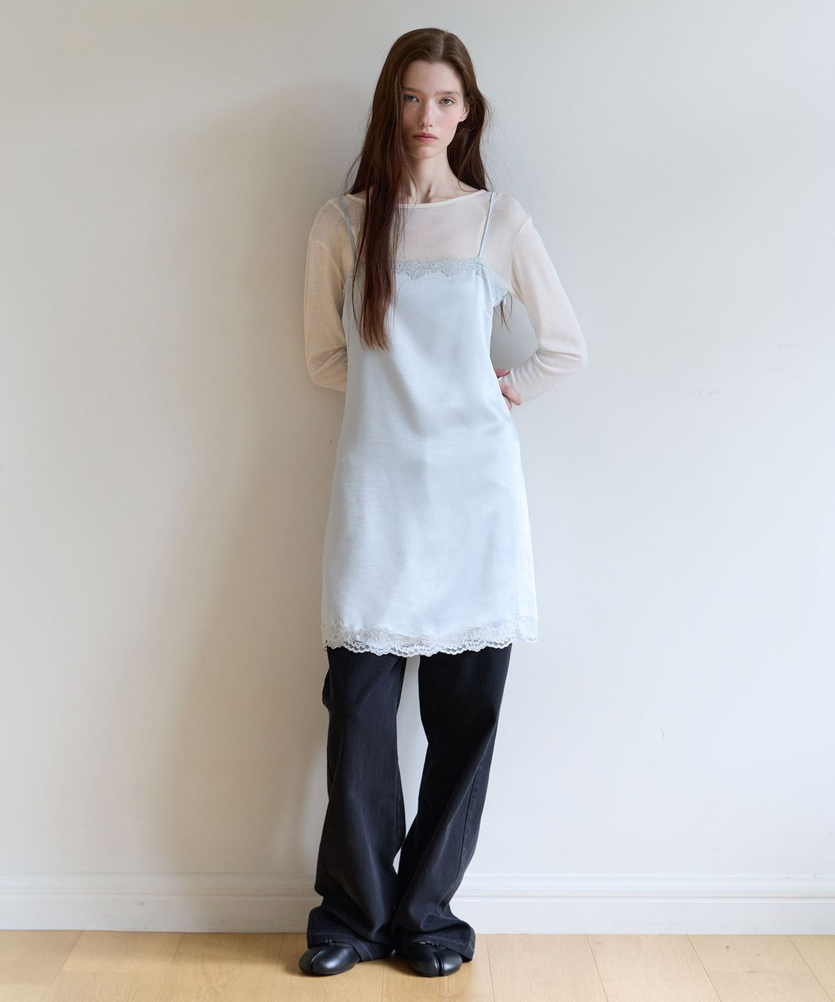로라로라(ROLAROLA) SATIN LACE MINI DRESS LIGHT BLUE