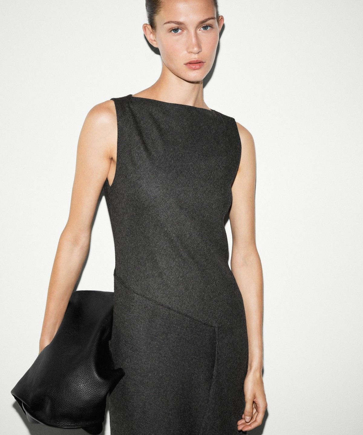 마시모두띠(MASSIMO DUTTI) 드레이프 디테일 비대칭 미디 원피스