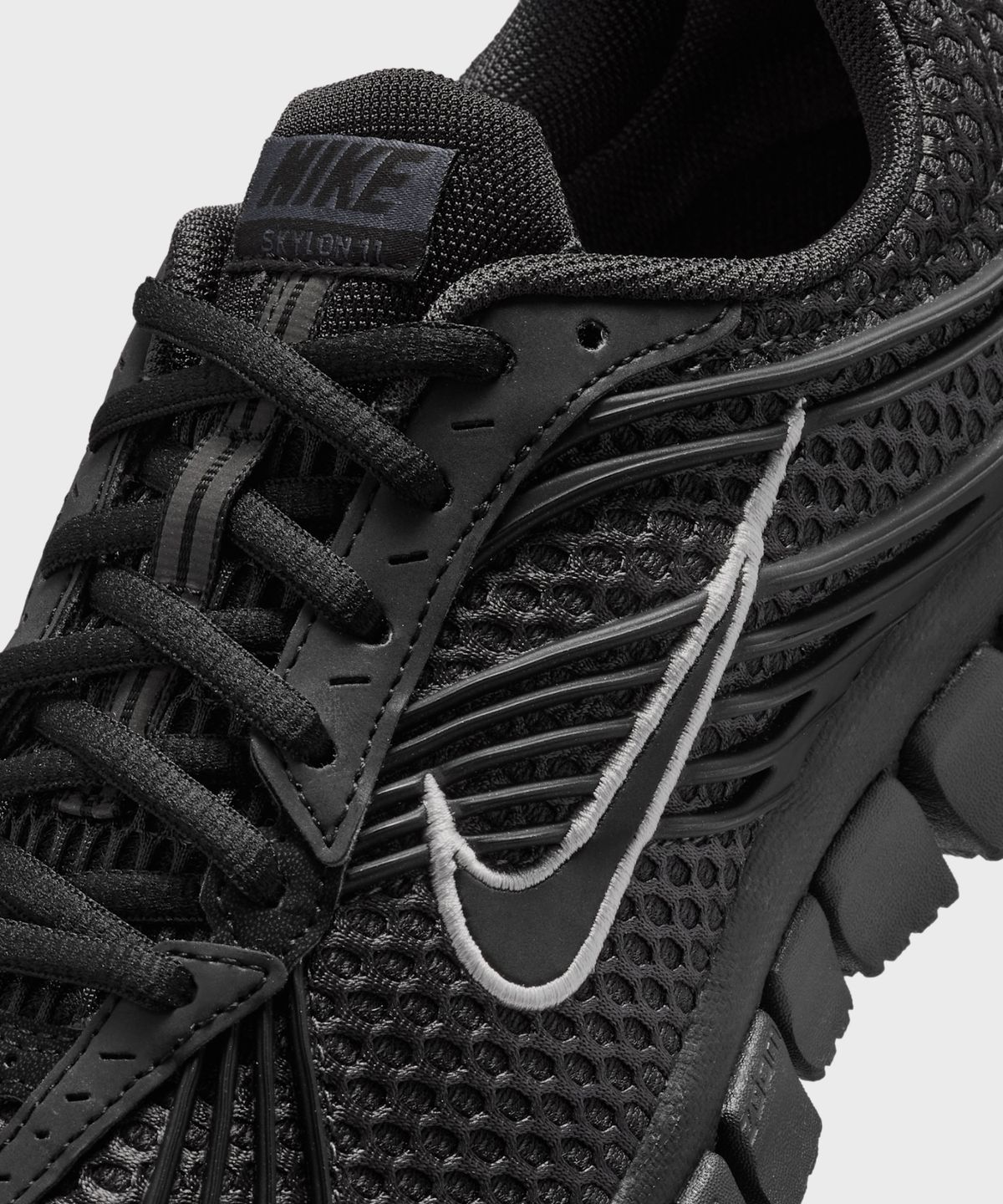 나이키(NIKE) 줌 스카이론 11 W - 앤트러사이트:메탈릭 실버:리플렉티브 실버:블랙 / IV6195-001