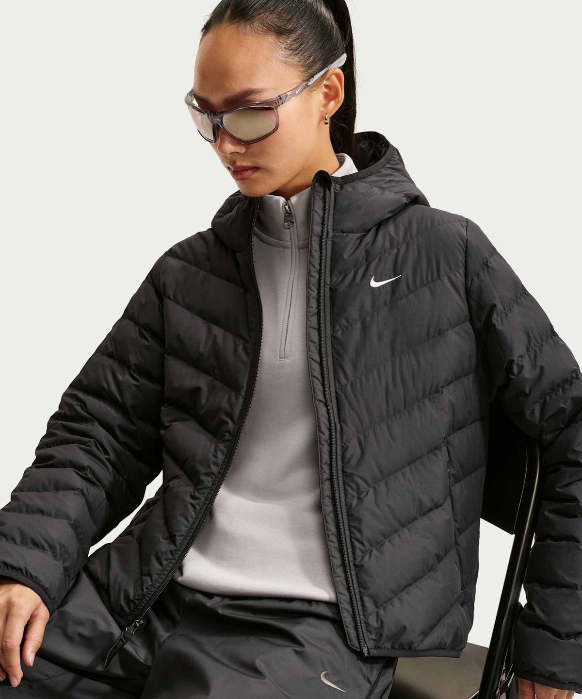 나이키(NIKE) 스포츠웨어 윈드푸퍼 써마 핏 후드 다운 재킷 W - 블랙:세일 / IF5884-010
