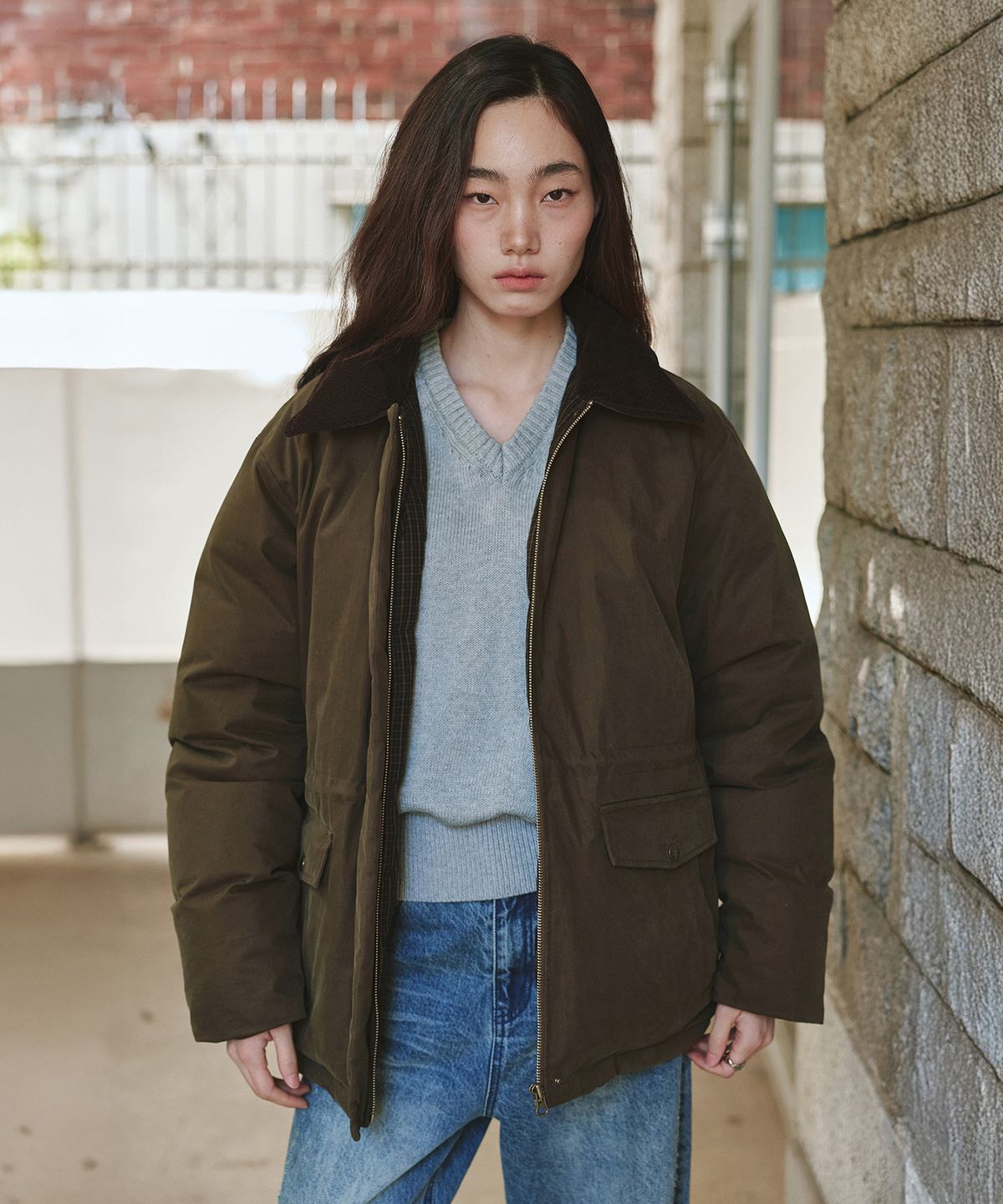 몽돌(MONGDOL) 덕 다운 카라 하프 패딩 브라운 MDJP029BROWN