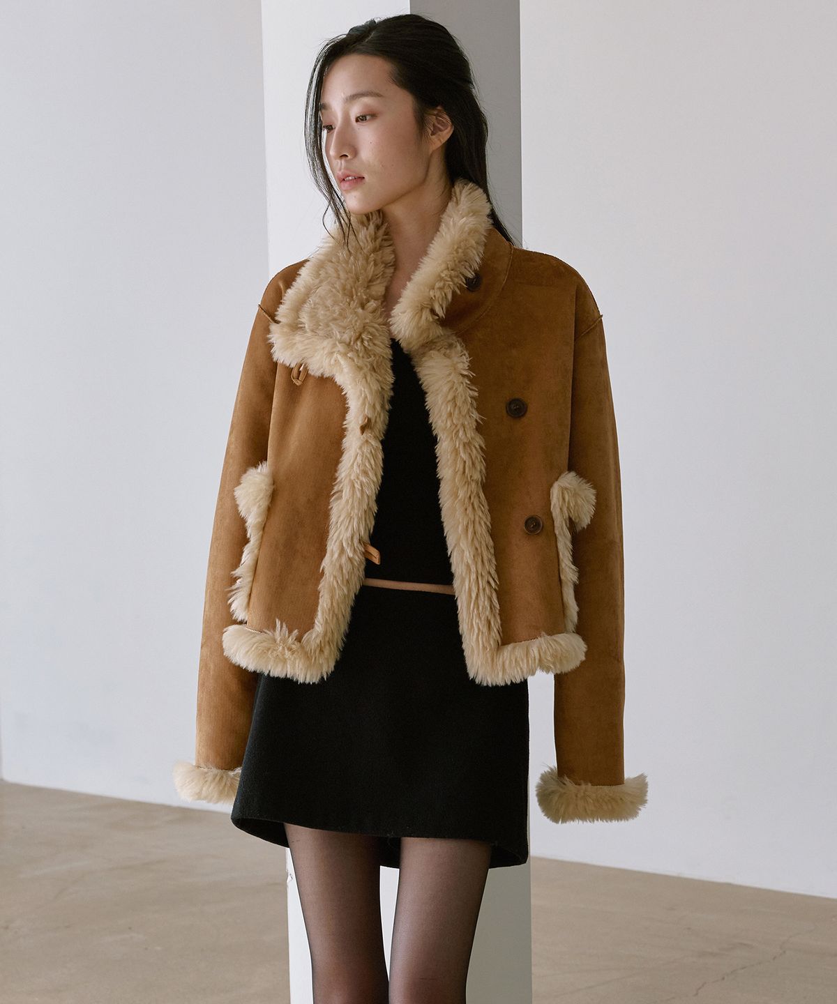 몽돌(MONGDOL) 리버시블 하이넥 숏 무스탕 카멜 MDJK056CAMEL