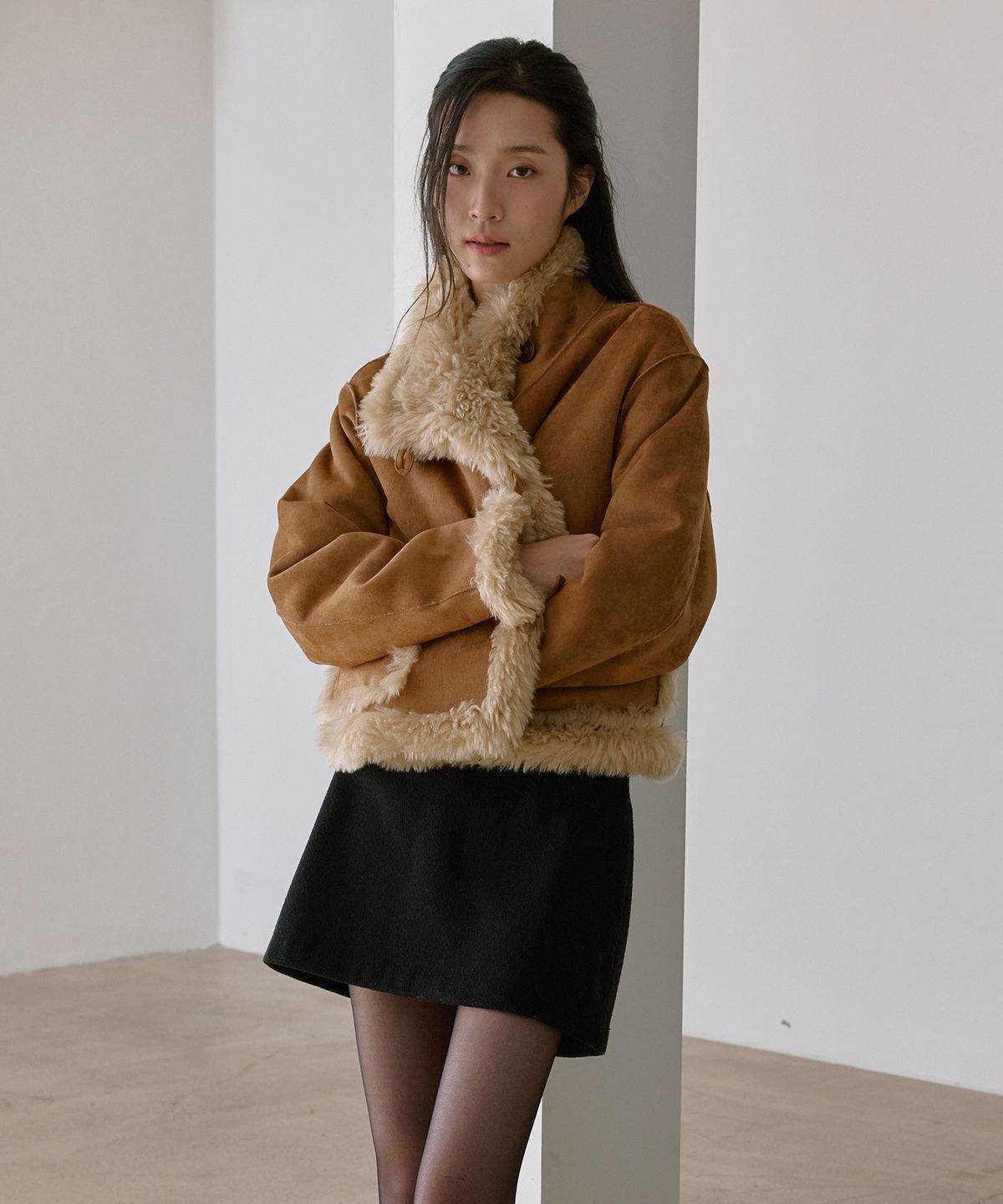몽돌(MONGDOL) 리버시블 하이넥 숏 무스탕 카멜 MDJK056CAMEL