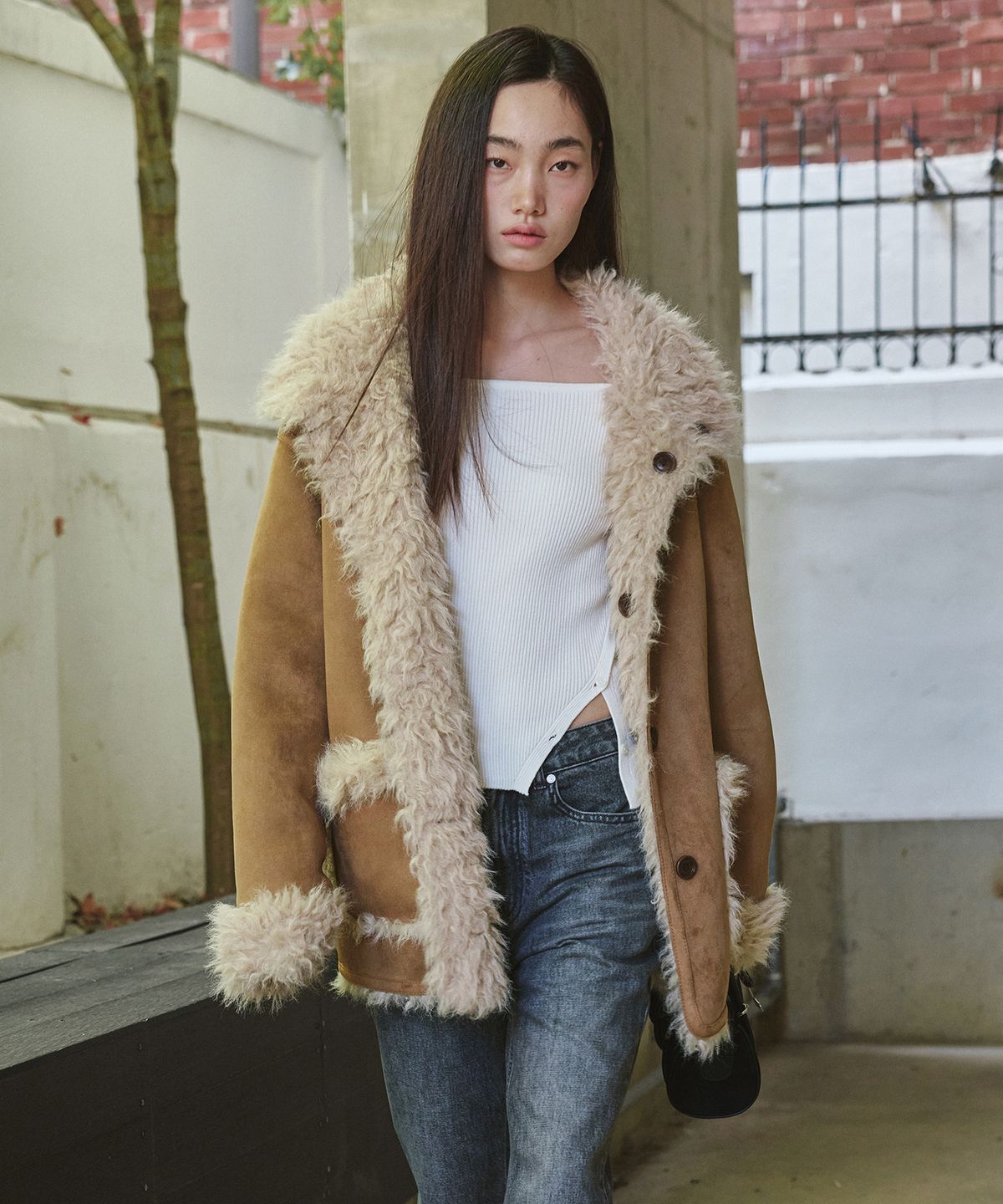 몽돌(MONGDOL) 리버시블 하이넥 무스탕 카멜 MDJK053CAMEL