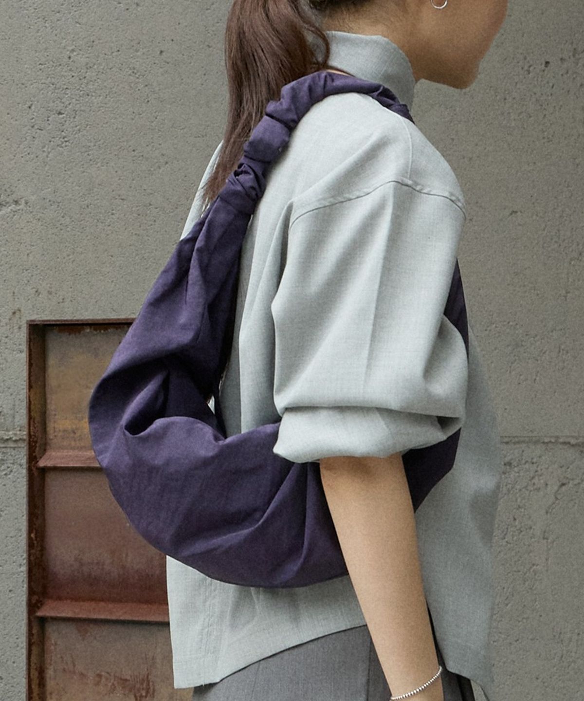아코크(ACOC) Glossy Small Tangle Twist Bag_Purple