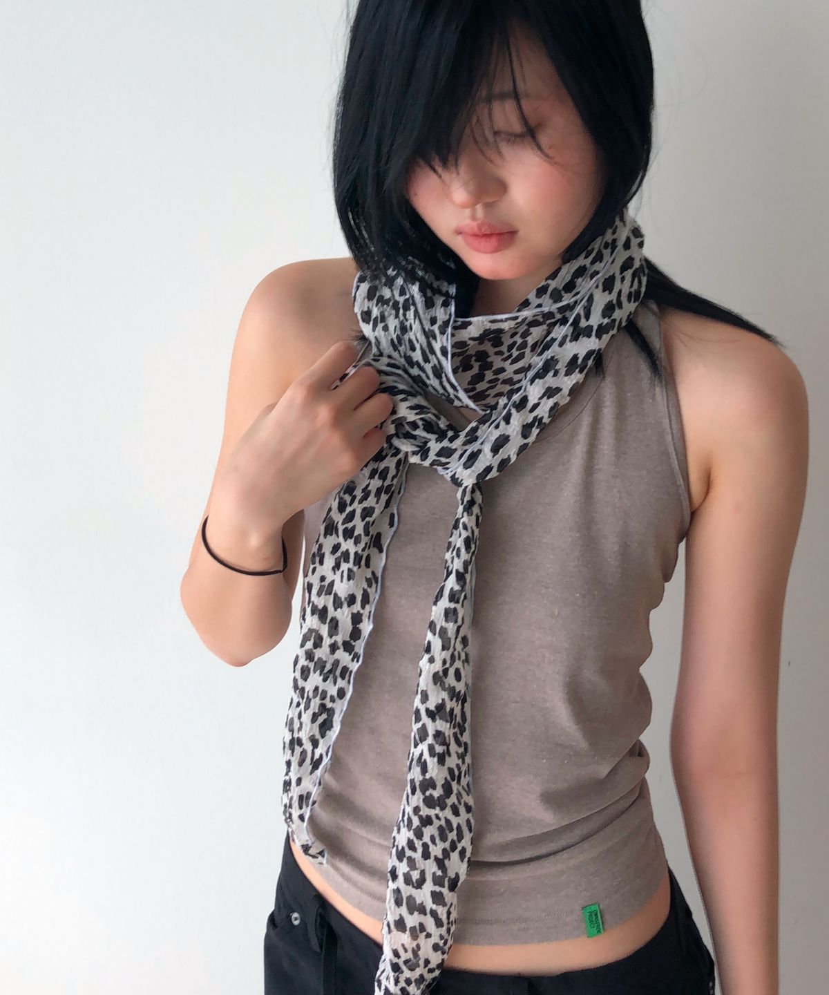 오운서(OWNSER) 화이트 레오파드 슬림 스카프