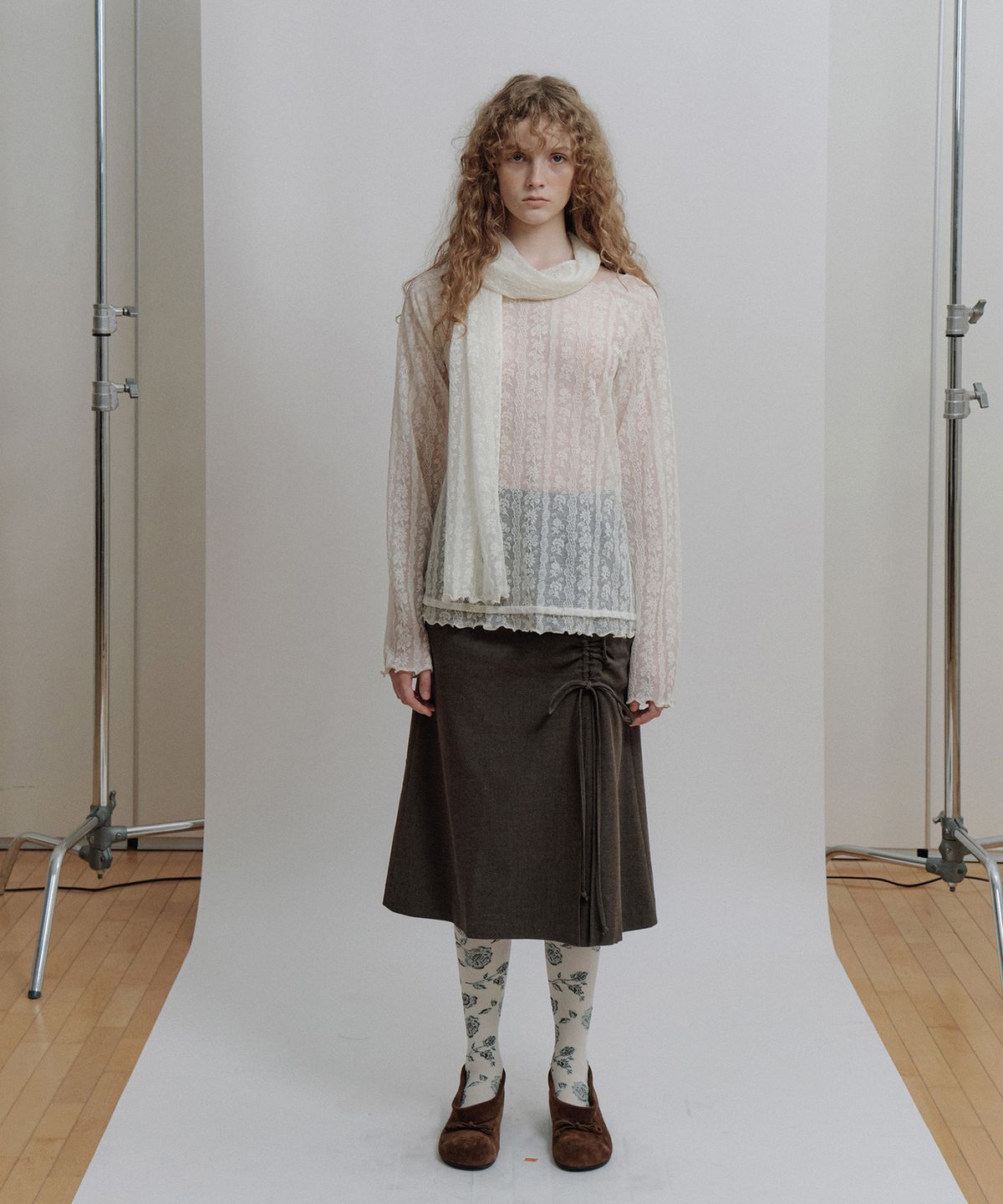 에핑글러(EPINGLER) FLOWER JACQUARD MUFFLER TOP - IVORY