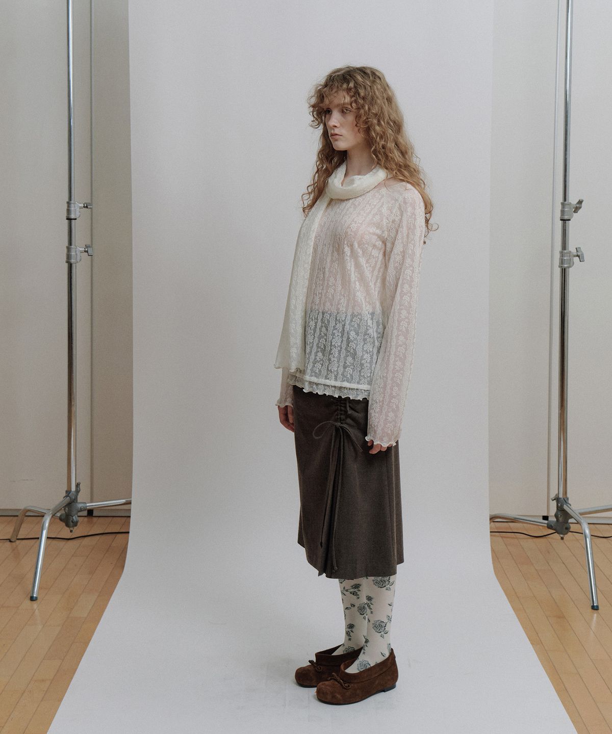에핑글러(EPINGLER) FLOWER JACQUARD MUFFLER TOP - IVORY