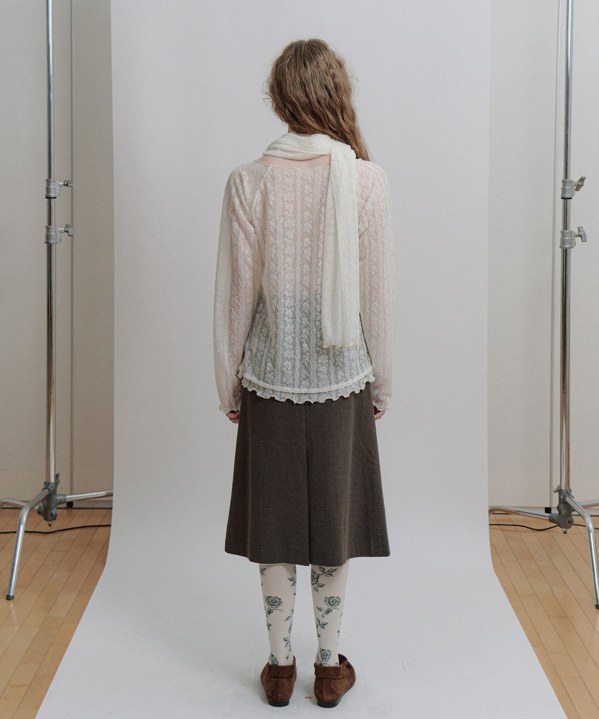 에핑글러(EPINGLER) FLOWER JACQUARD MUFFLER TOP - IVORY