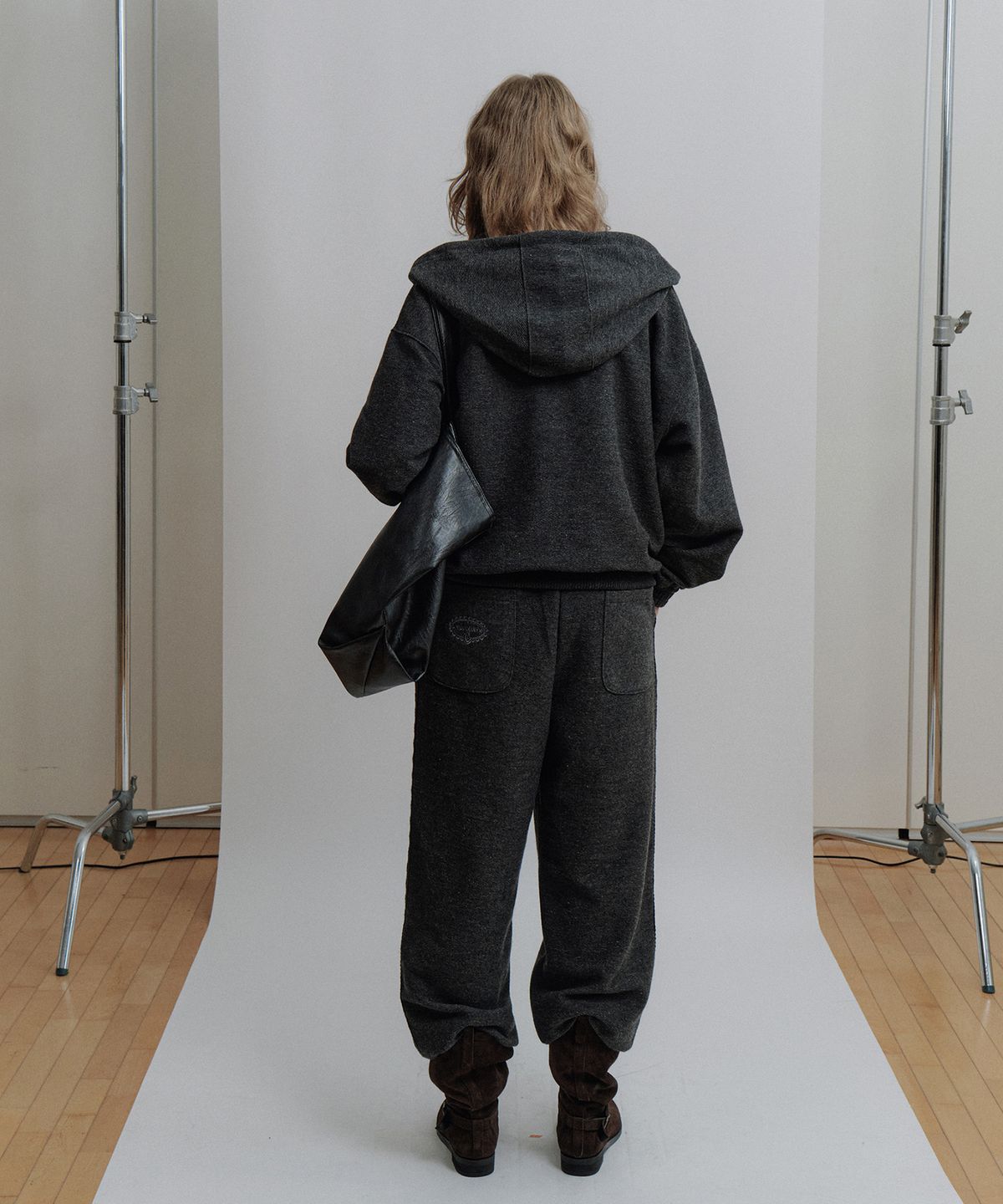 에핑글러(EPINGLER) WOOL BLEND LACED SWEATPANTS - CHARCOAL