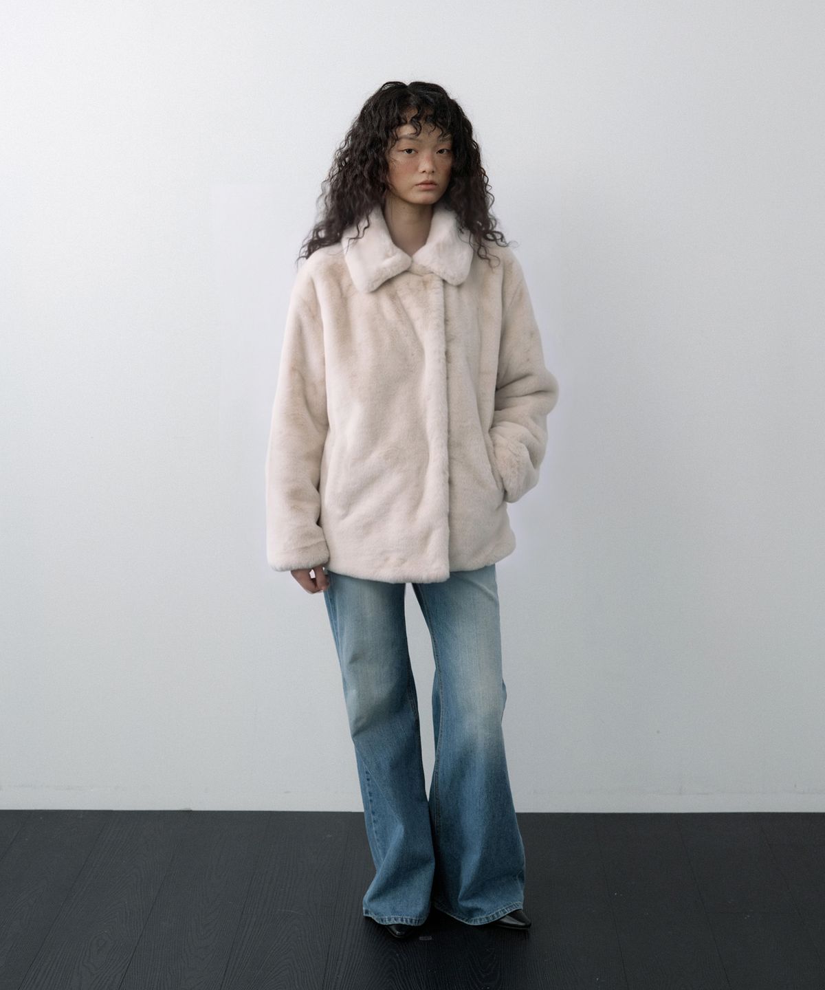 루시르주(LUCIR ZU) Relaxed Faux Mink Fur Jacket (Ivory)