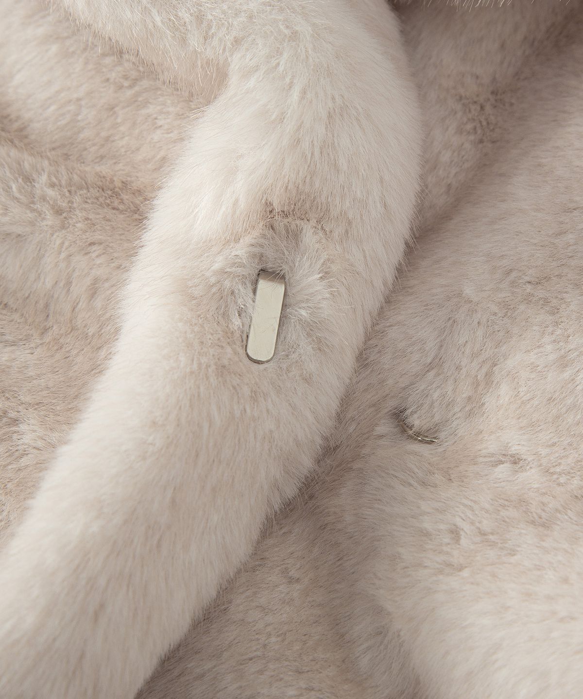 루시르주(LUCIR ZU) Relaxed Faux Mink Fur Jacket (Ivory)