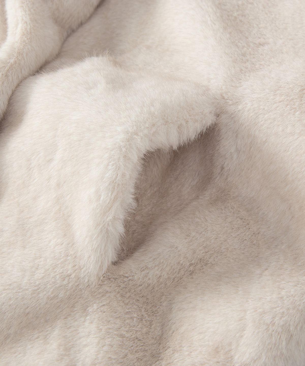 루시르주(LUCIR ZU) Relaxed Faux Mink Fur Jacket (Ivory)