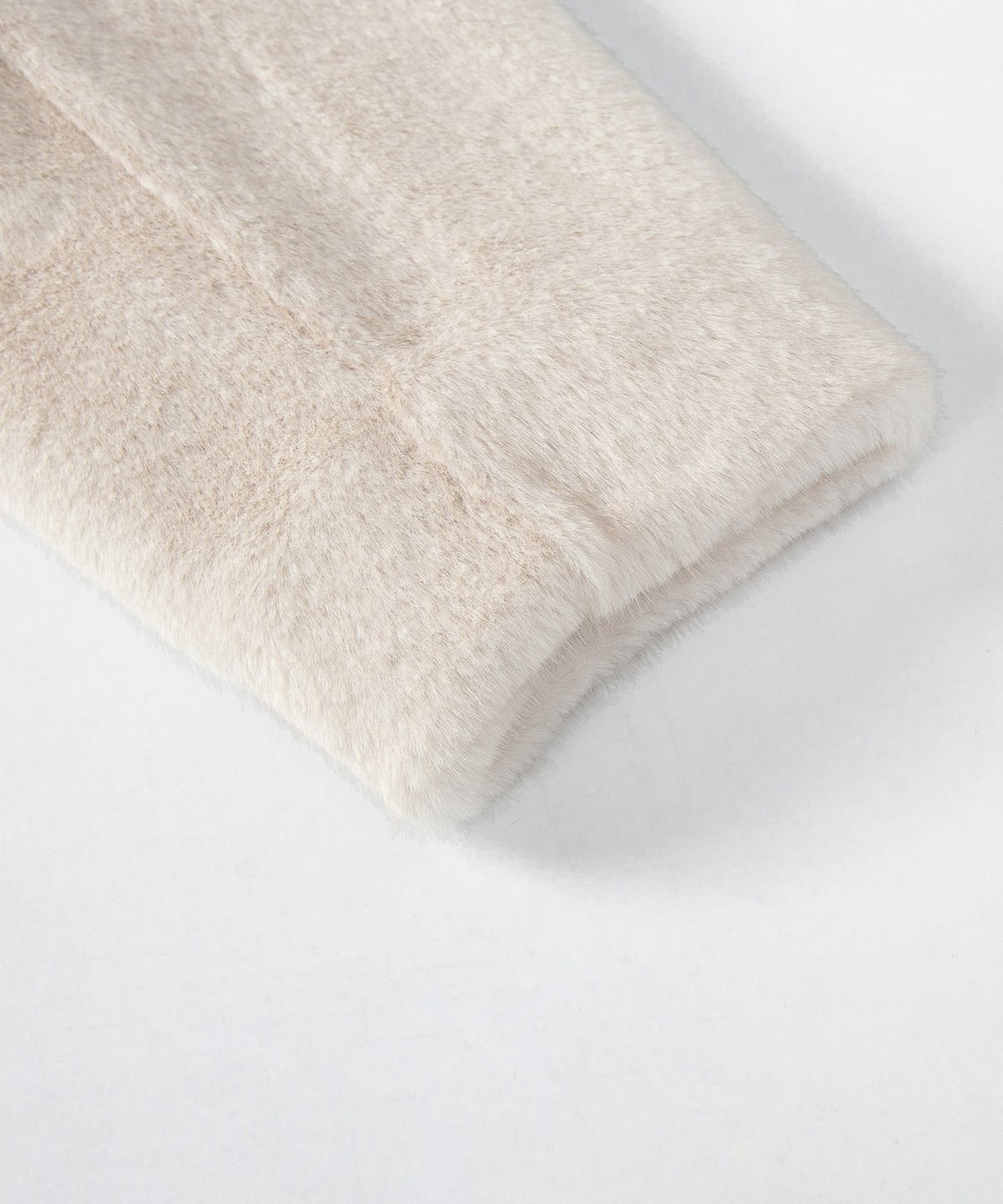 루시르주(LUCIR ZU) Relaxed Faux Mink Fur Jacket (Ivory)
