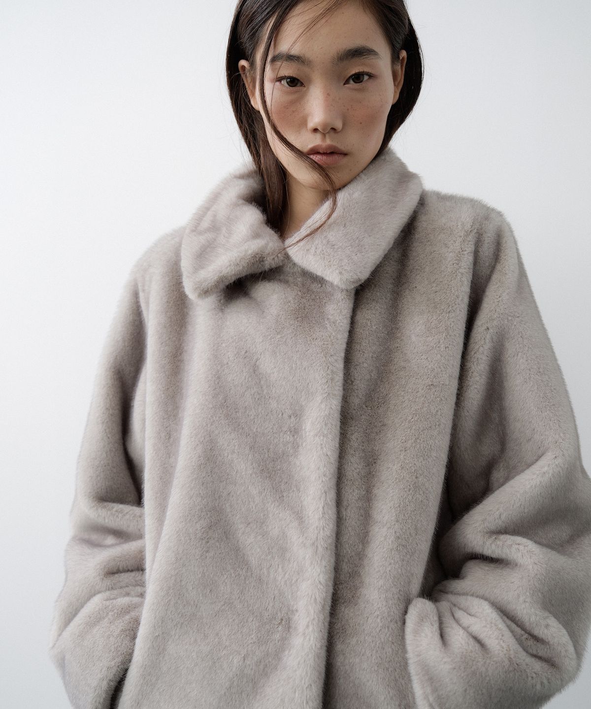루시르주(LUCIR ZU) Relaxed Faux Mink Fur Jacket (Gray)