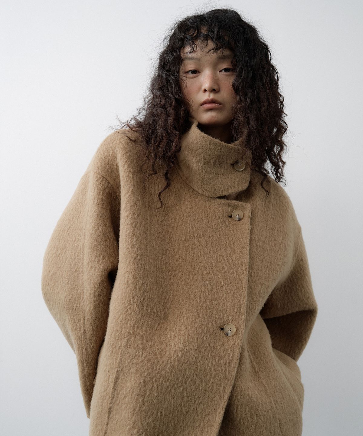 루시르주(LUCIR ZU) Handmade Alpaca High Neck Half Coat (Beige)
