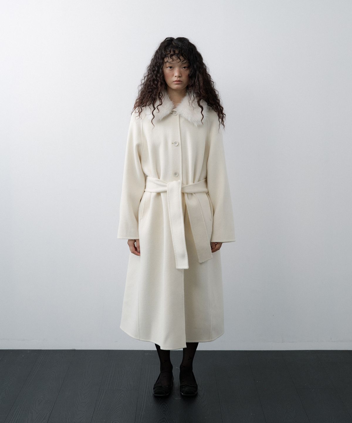 루시르주(LUCIR ZU) Handmade Detachable Fur Collar Maxi Wool Coat (Ivory)
