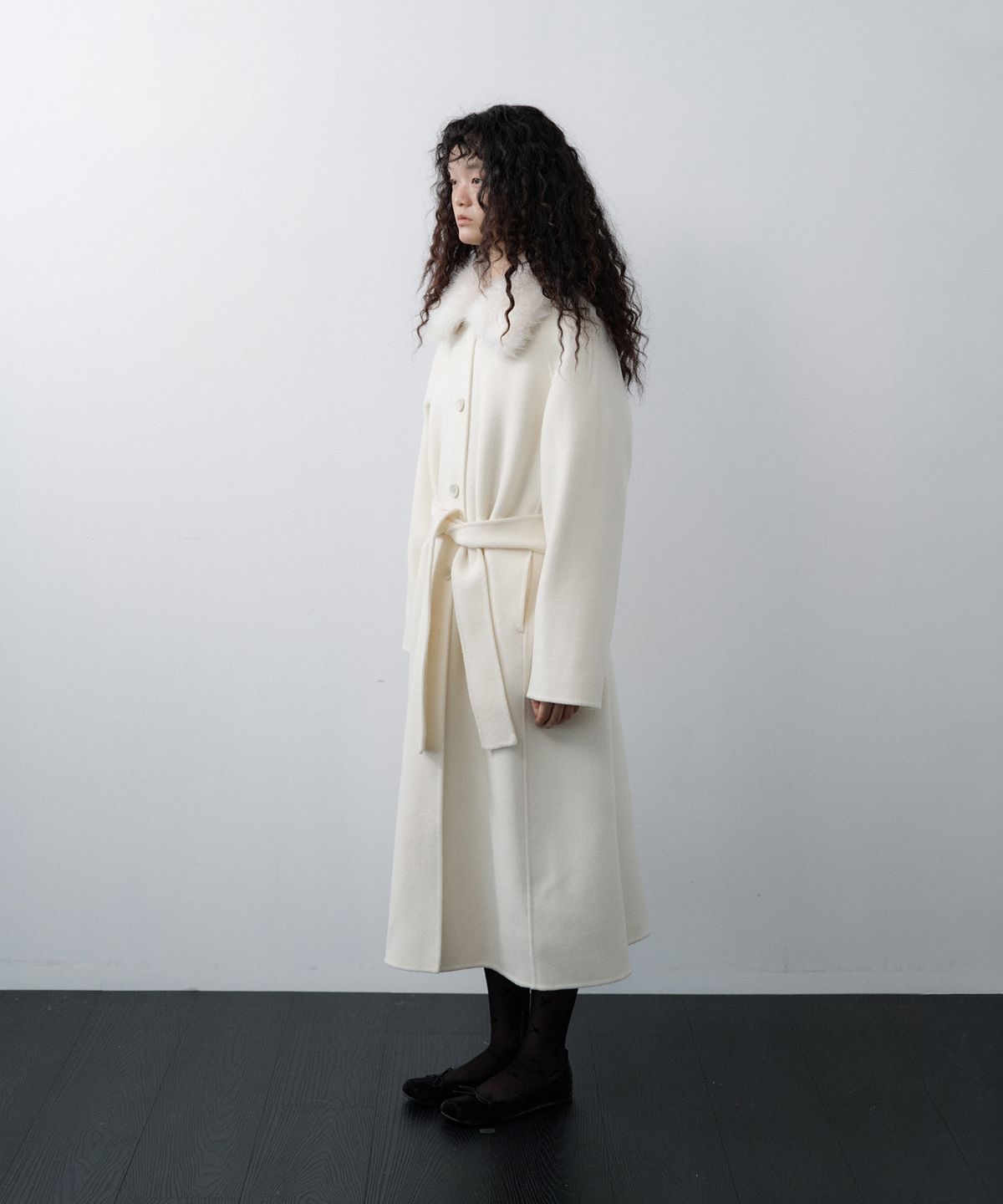 루시르주(LUCIR ZU) Handmade Detachable Fur Collar Maxi Wool Coat (Ivory)