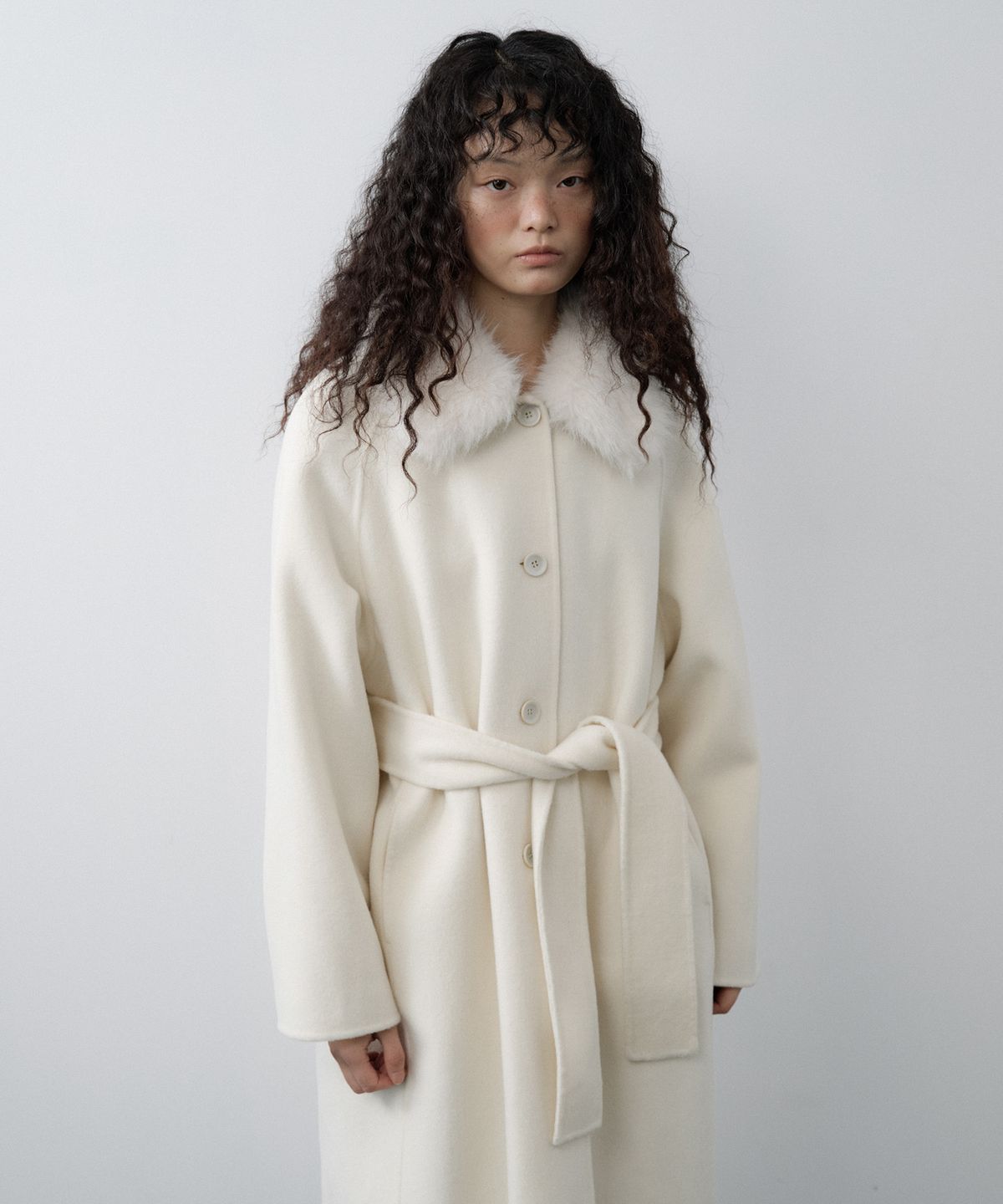 루시르주(LUCIR ZU) Handmade Detachable Fur Collar Maxi Wool Coat (Ivory)