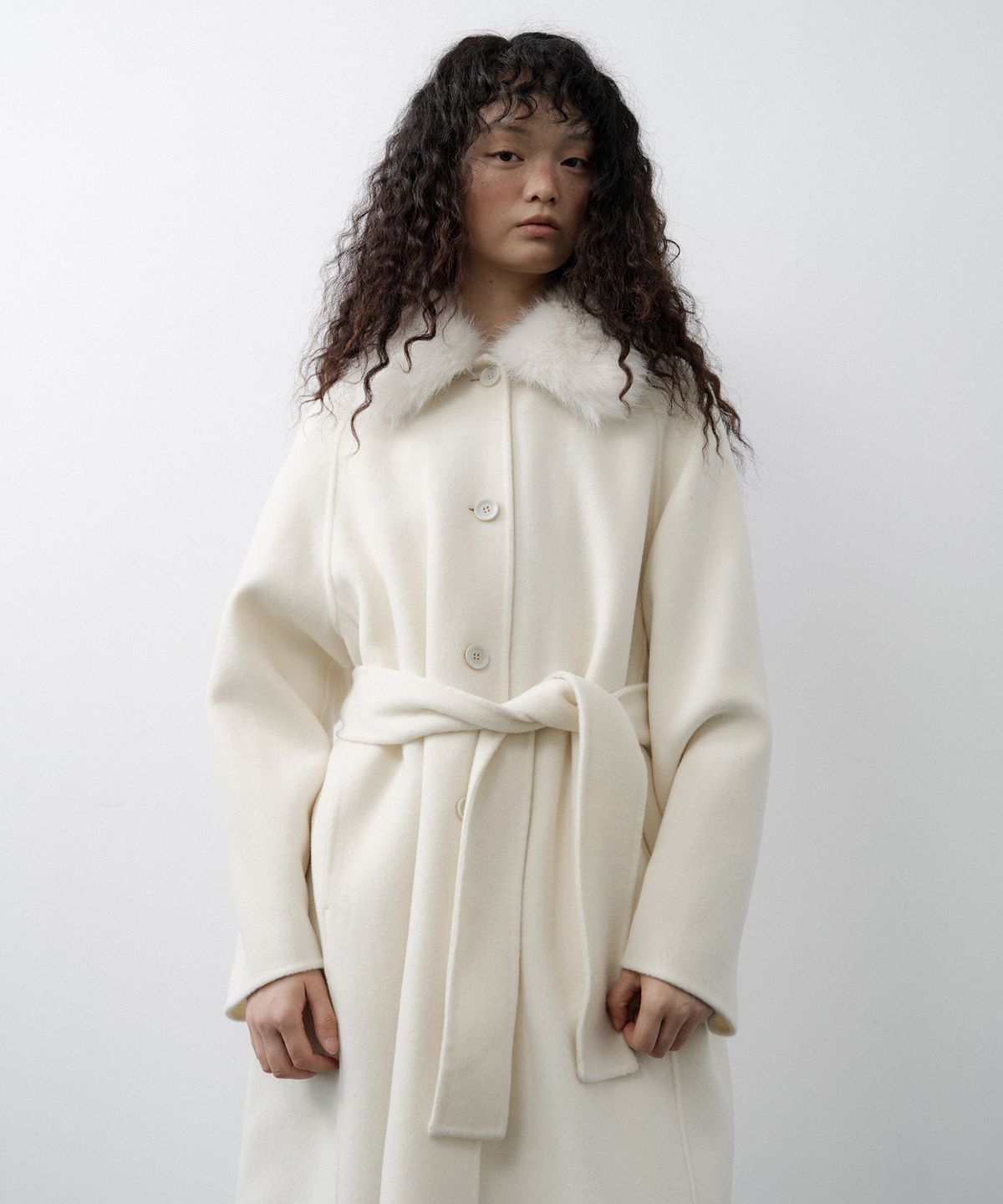 루시르주(LUCIR ZU) Handmade Detachable Fur Collar Maxi Wool Coat (Ivory)