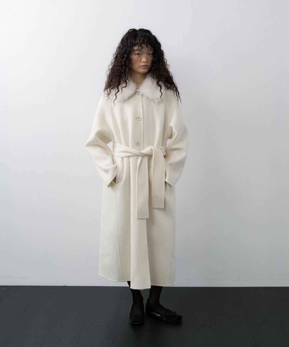 루시르주(LUCIR ZU) Handmade Detachable Fur Collar Maxi Wool Coat (Ivory)