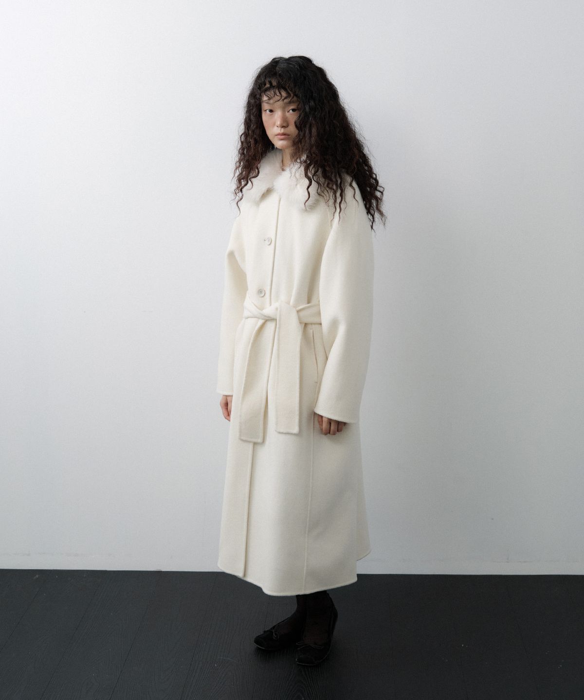 루시르주(LUCIR ZU) Handmade Detachable Fur Collar Maxi Wool Coat (Ivory)