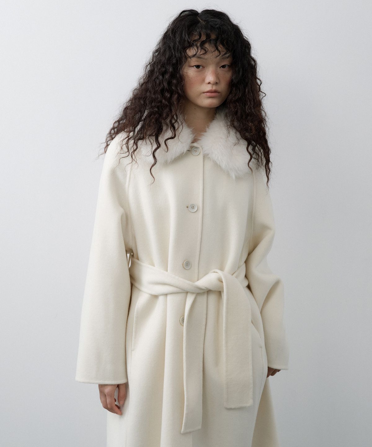 루시르주(LUCIR ZU) Handmade Detachable Fur Collar Maxi Wool Coat (Ivory)