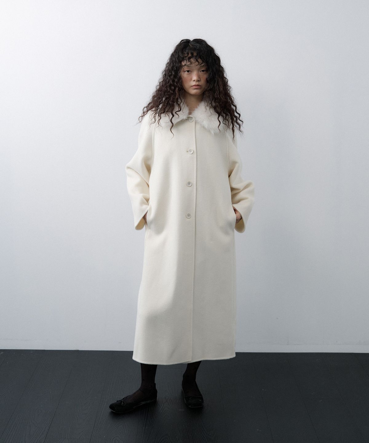 루시르주(LUCIR ZU) Handmade Detachable Fur Collar Maxi Wool Coat (Ivory)