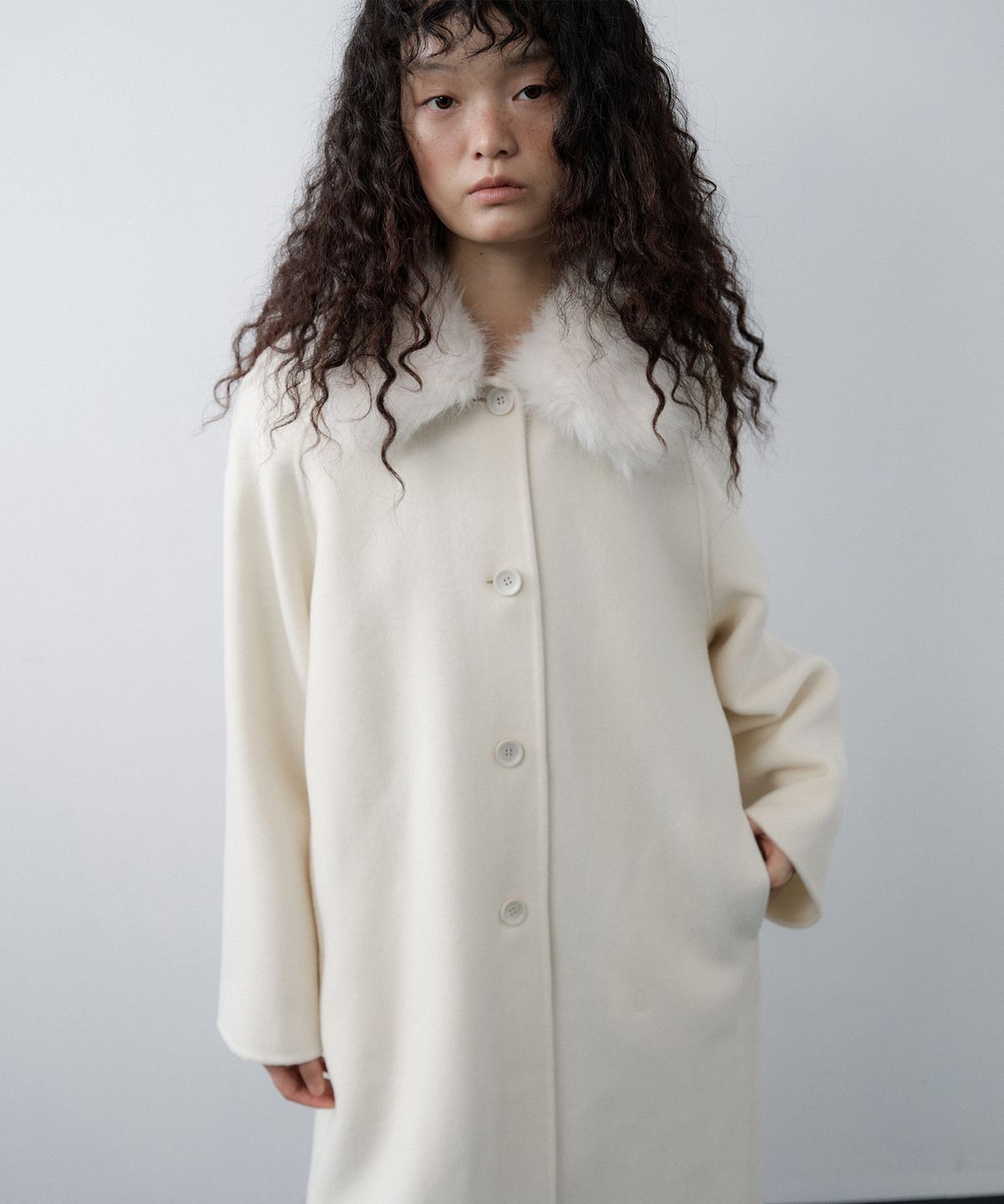 루시르주(LUCIR ZU) Handmade Detachable Fur Collar Maxi Wool Coat (Ivory)