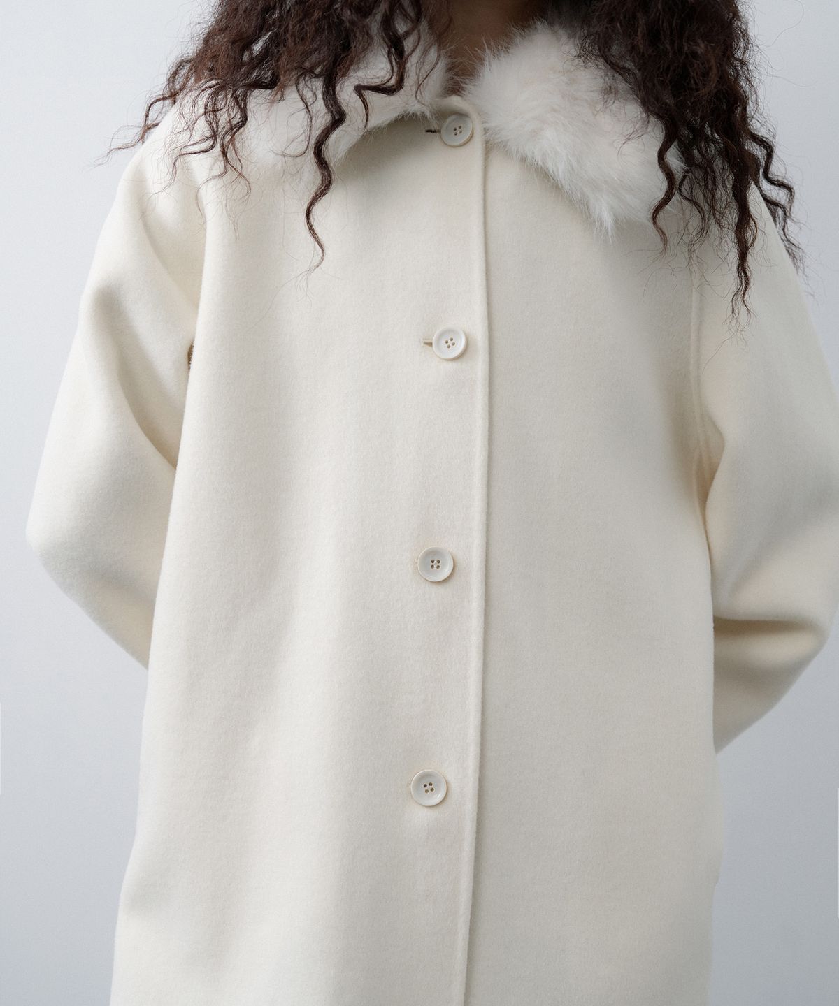 루시르주(LUCIR ZU) Handmade Detachable Fur Collar Maxi Wool Coat (Ivory)