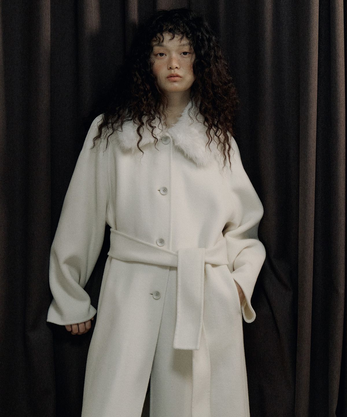 루시르주(LUCIR ZU) Handmade Detachable Fur Collar Maxi Wool Coat (Ivory)