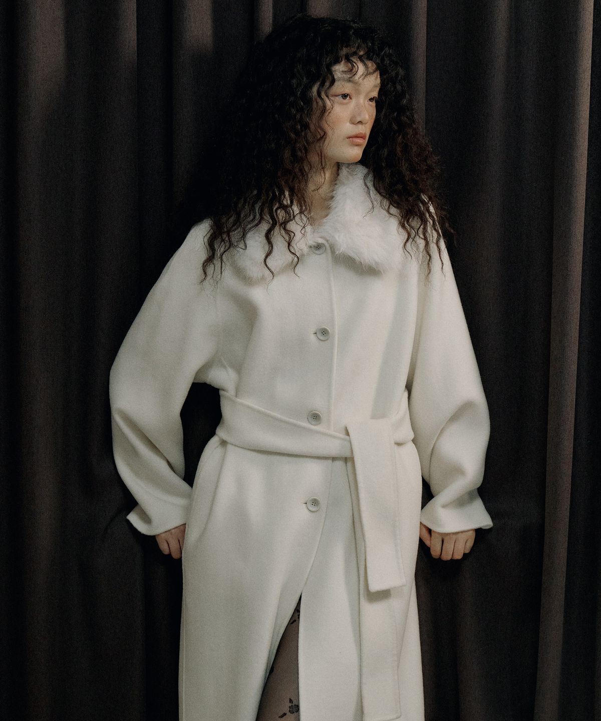 루시르주(LUCIR ZU) Handmade Detachable Fur Collar Maxi Wool Coat (Ivory)