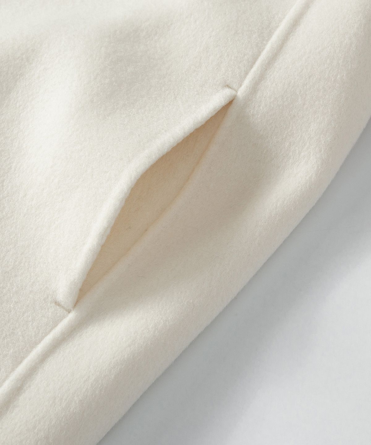 루시르주(LUCIR ZU) Handmade Detachable Fur Collar Maxi Wool Coat (Ivory)