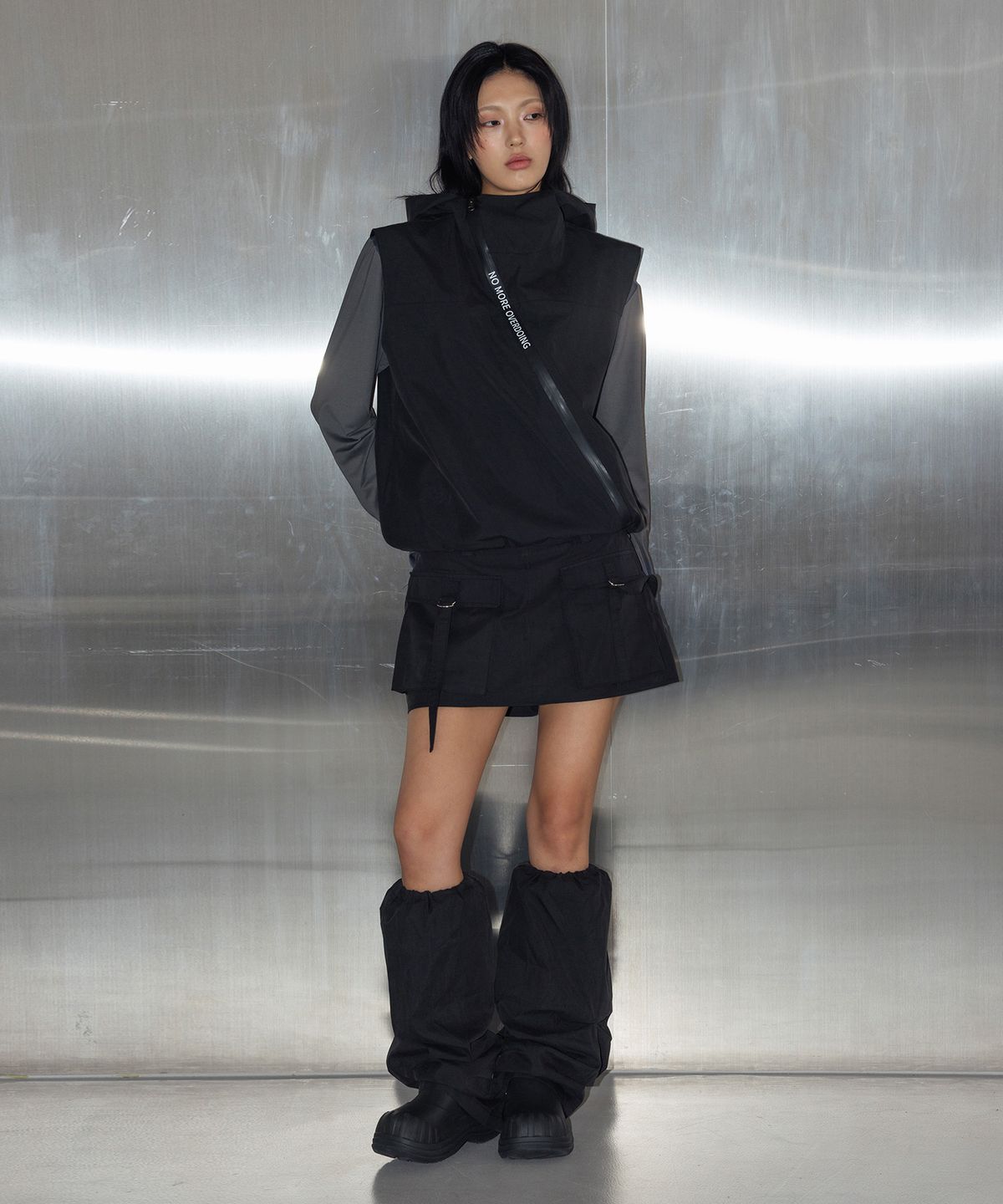노버(NNVER) 사선지퍼 후드 베스트 (black)