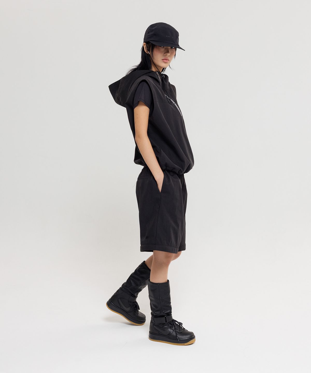 노버(NNVER) 사선지퍼 후드 베스트 (black)