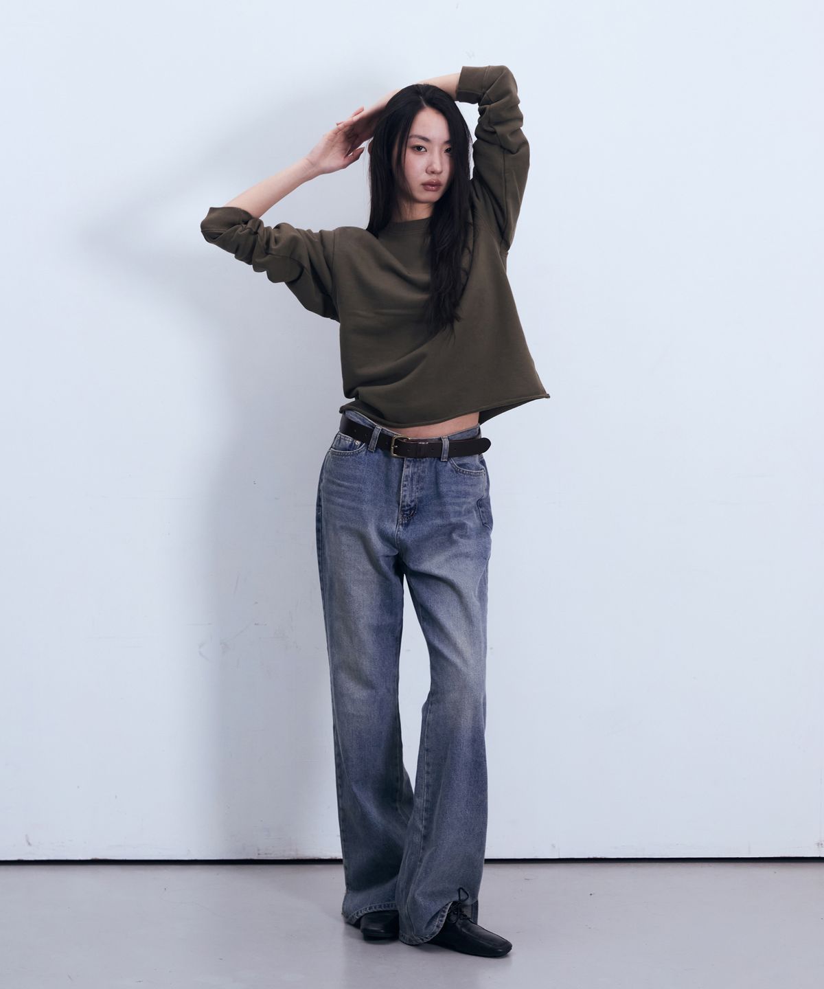 인시에(INSIE) 인사이드 아웃 절개 스웨트셔츠 [카키]