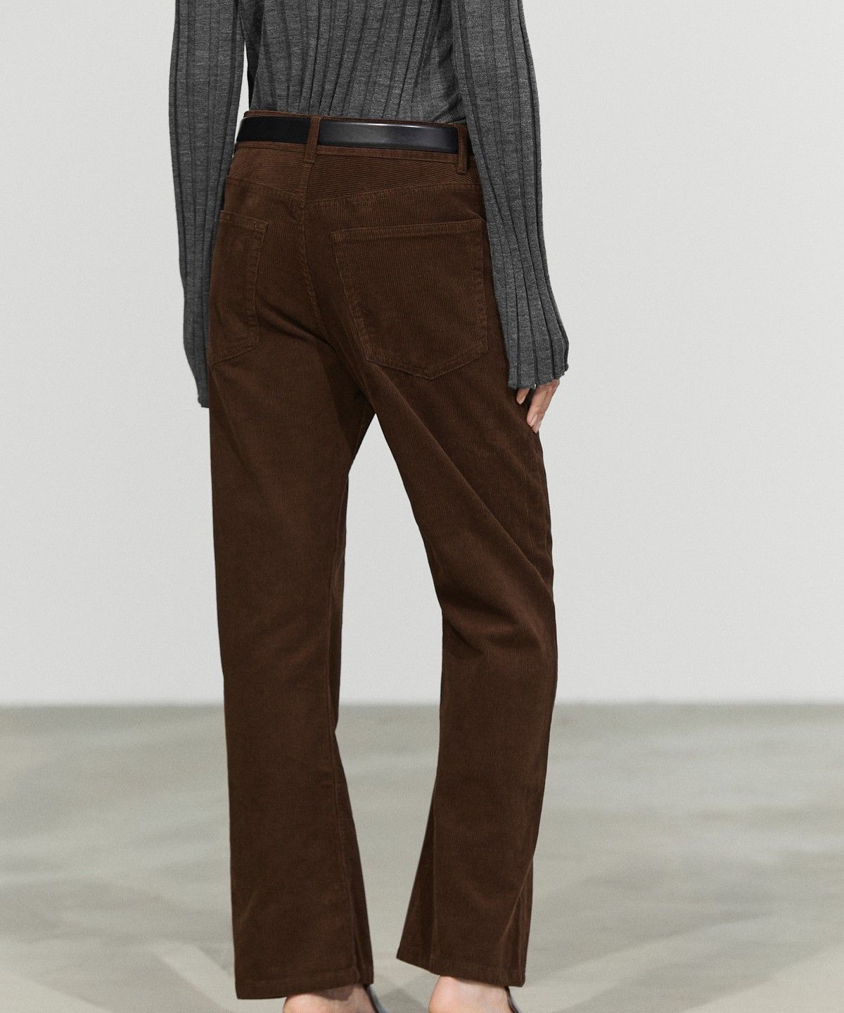 마시모두띠(MASSIMO DUTTI) 플레어 핏 마이크로 코듀로이 팬츠