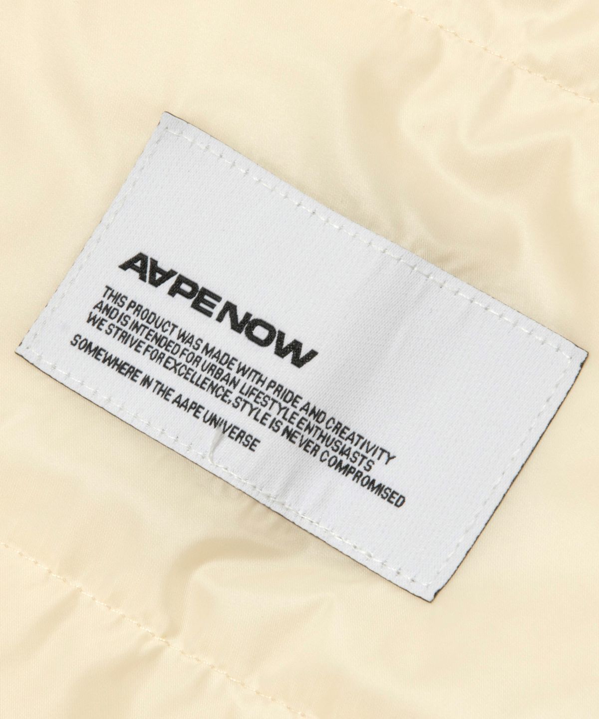 에이프(AAPE) AAPENOW Moonface 다운 재킷 아이보리 / AAPDNM7785XXRIVX