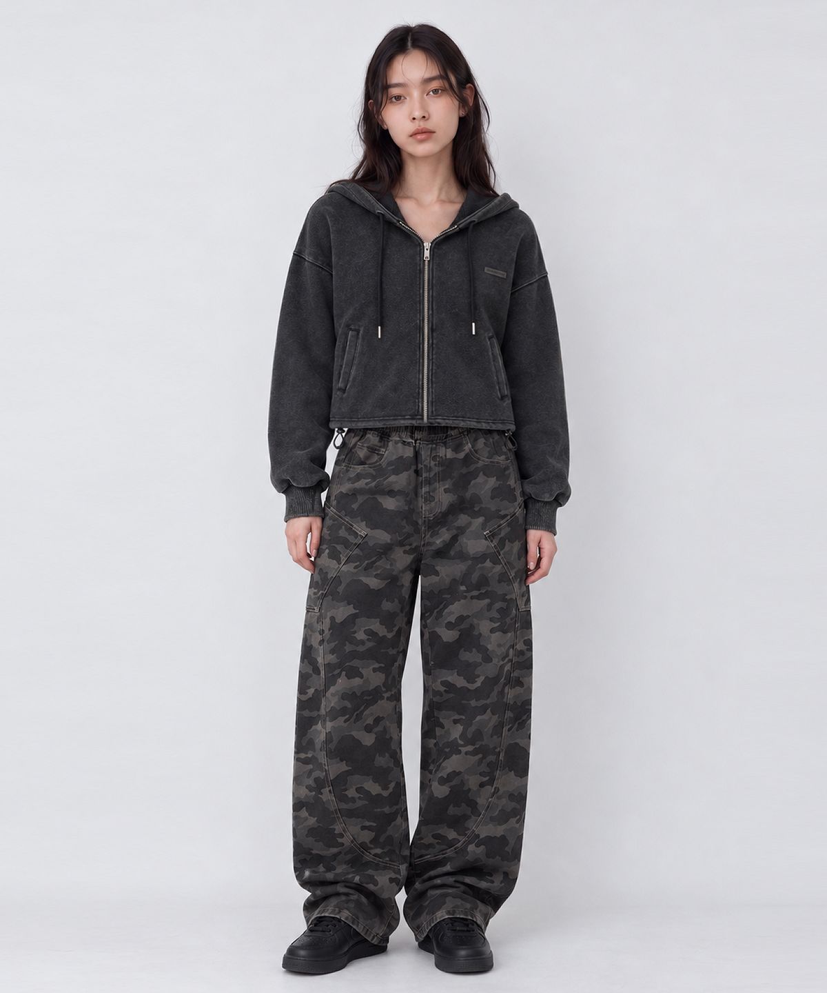 크림소다랩(CREAM SODA LAB) 피그먼트 가죽 패치 크롭 후드 집업 블랙