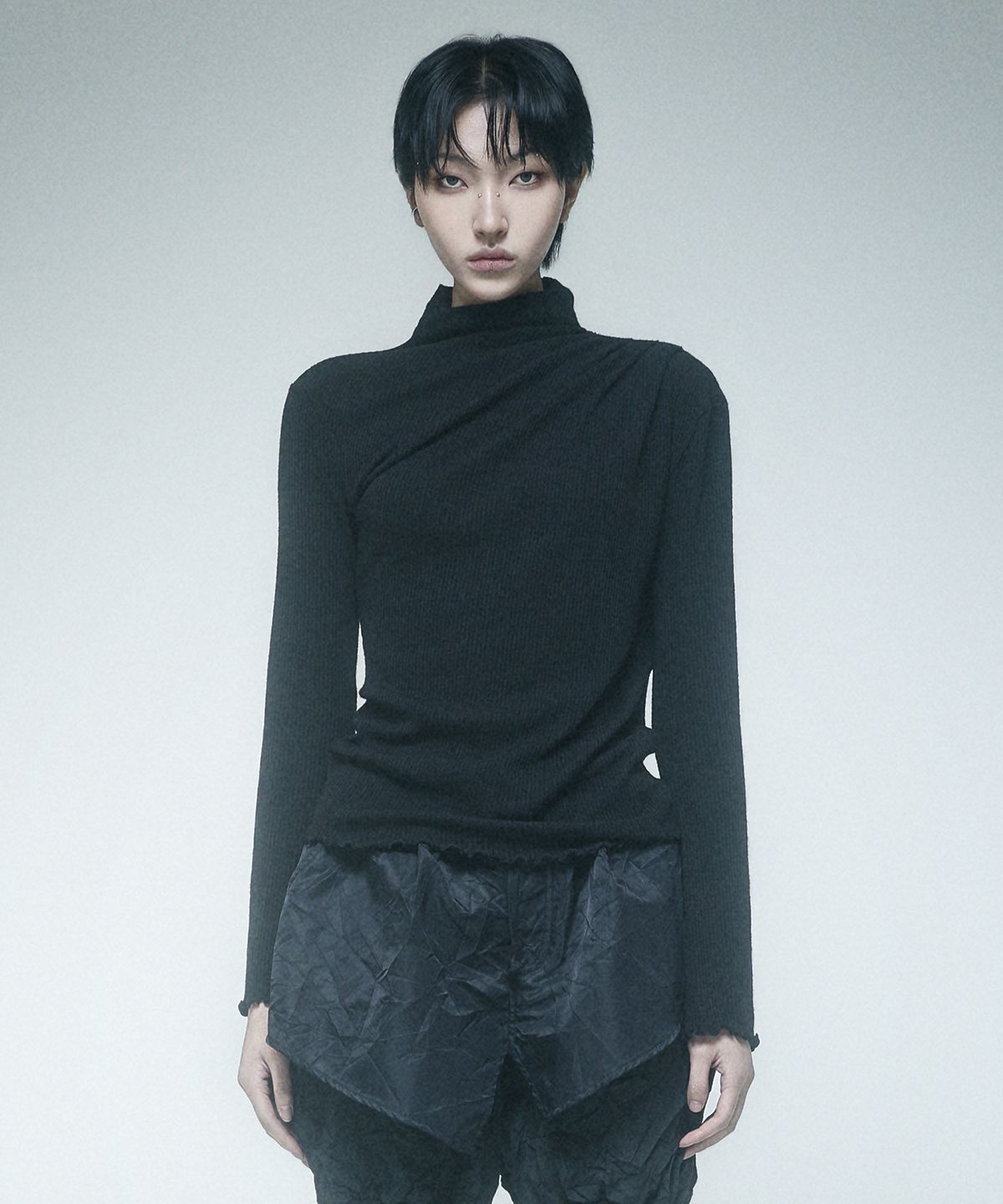 레큘리(RECULER) Cowl draped T-shirt Black