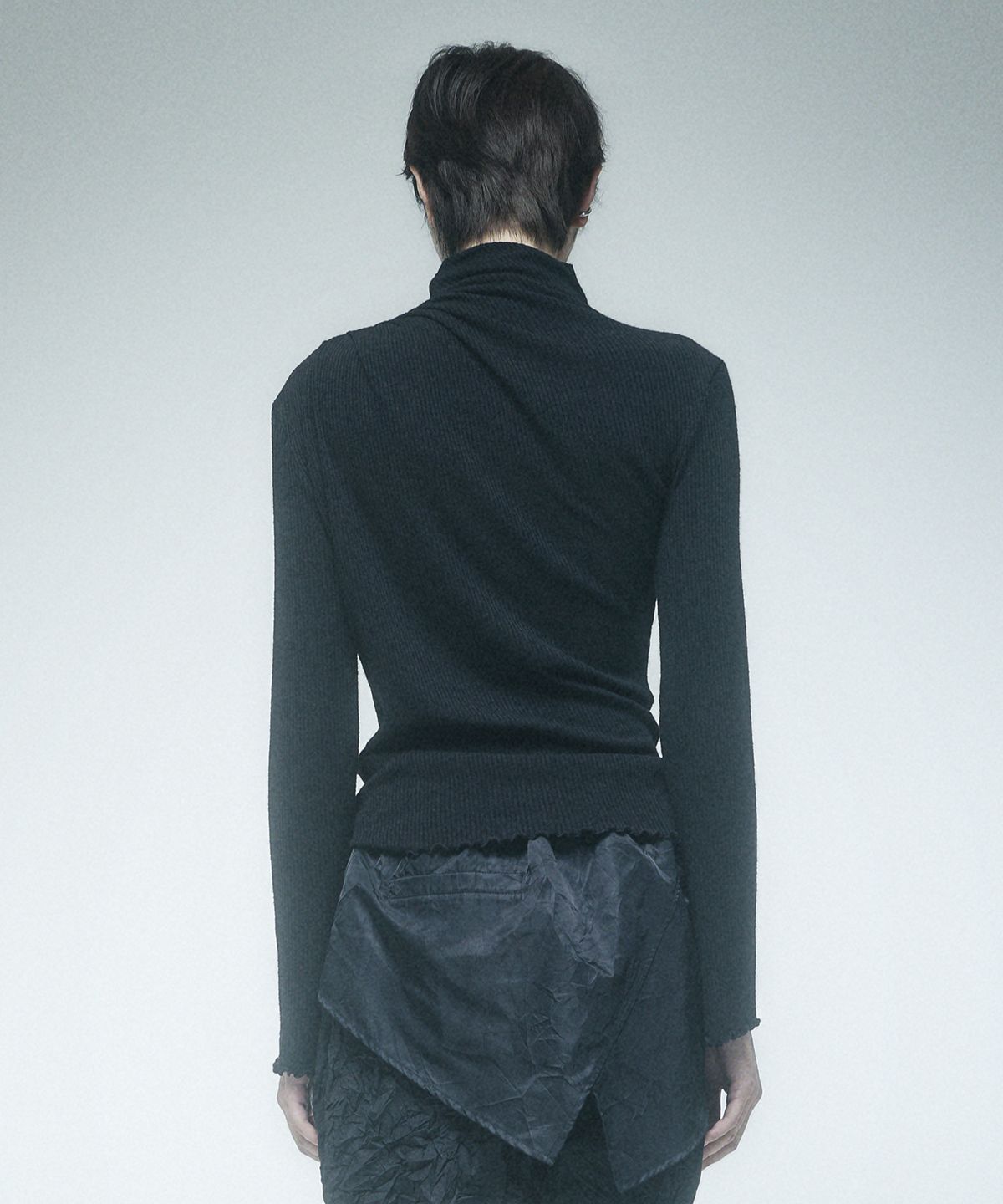 레큘리(RECULER) Cowl draped T-shirt Black