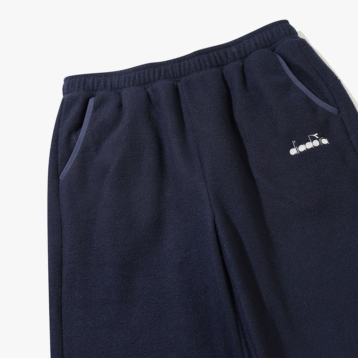 디아도라(diadora) 클럽 하우스 플리스 팬츠 NAVY