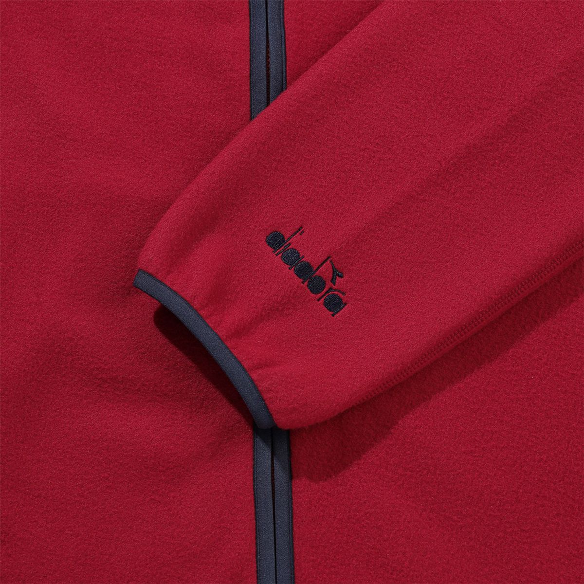 디아도라(diadora) 클럽 하우스 플리스 자켓 RED