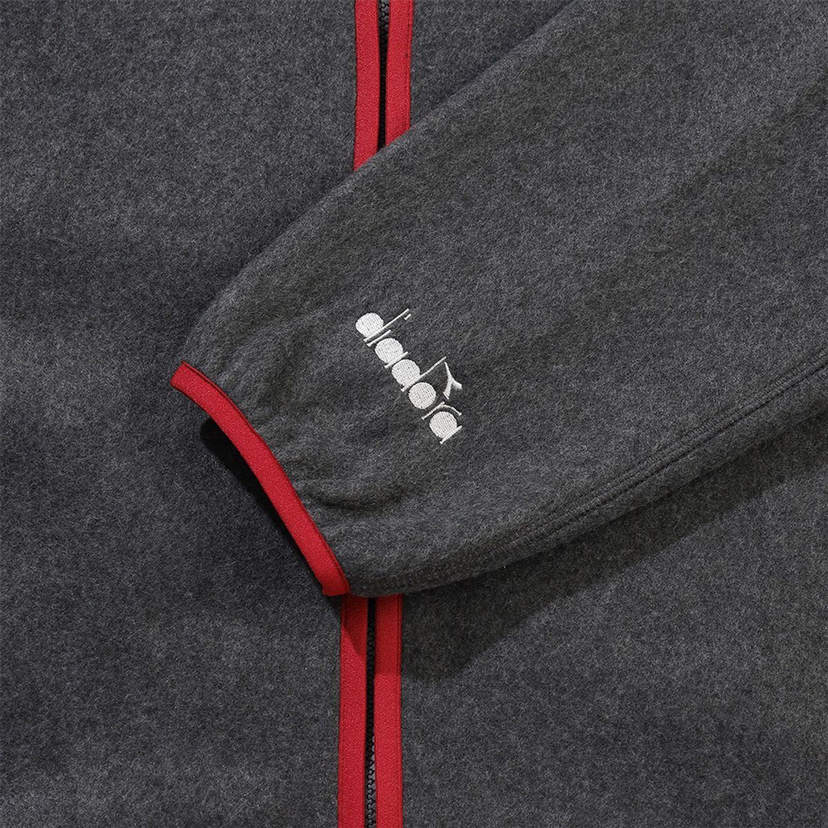 디아도라(diadora) 클럽 하우스 플리스 자켓 CHARCOAL