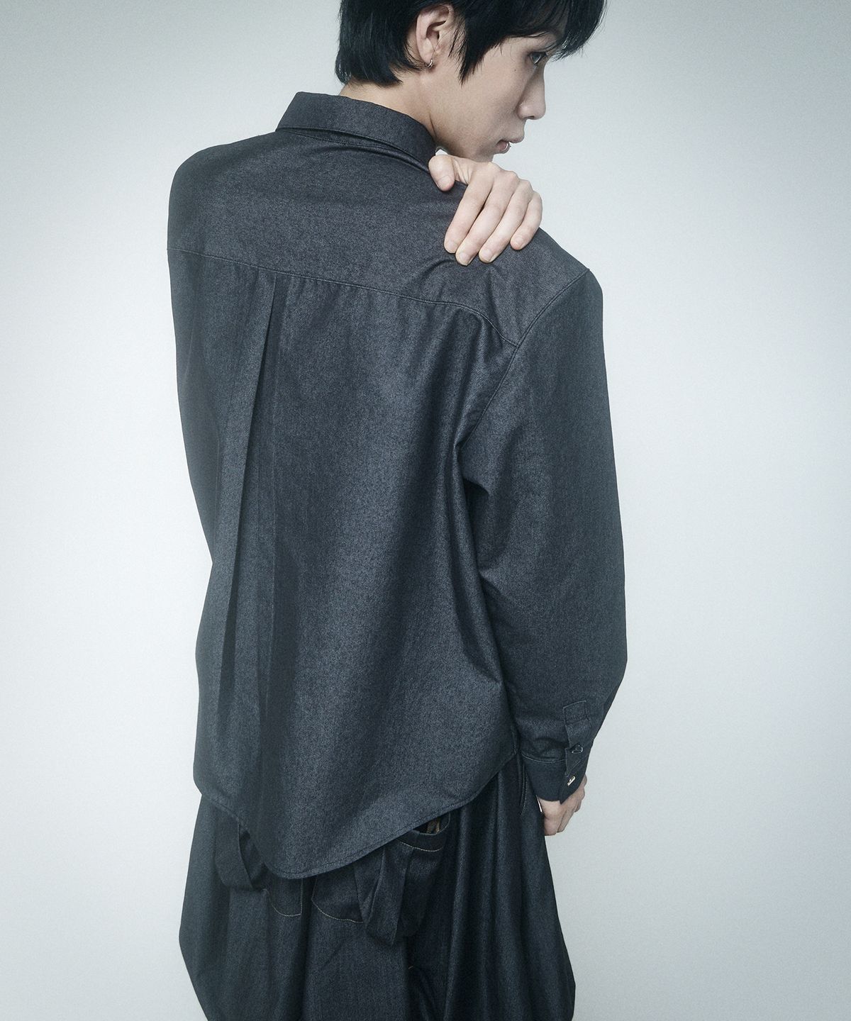 레큘리(RECULER) Draping Basic Shirts  Like denim  Black